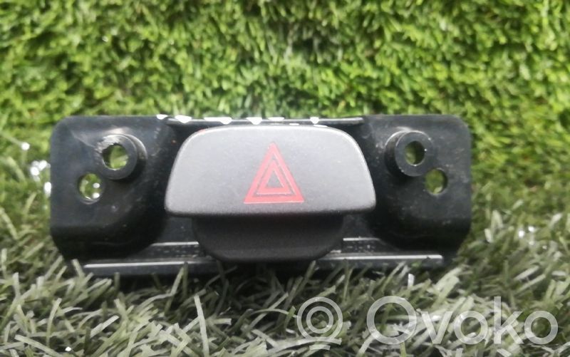 Botón interruptor de luz de peligro   13A350