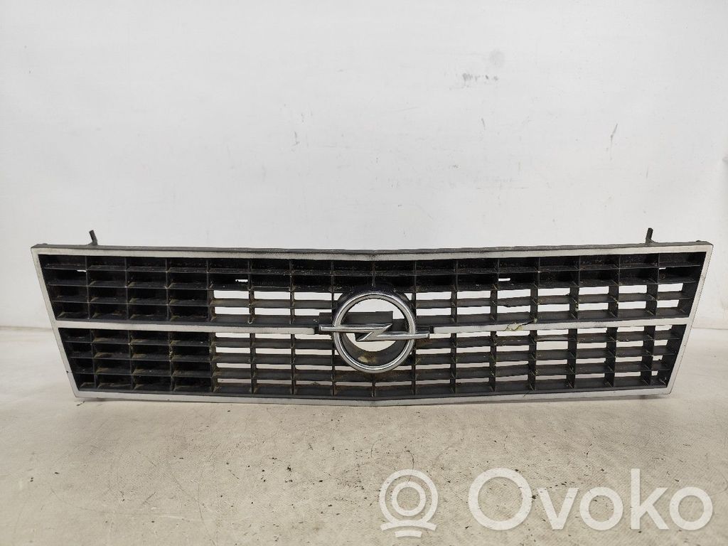 Opel Kadett D Etusäleikkö 