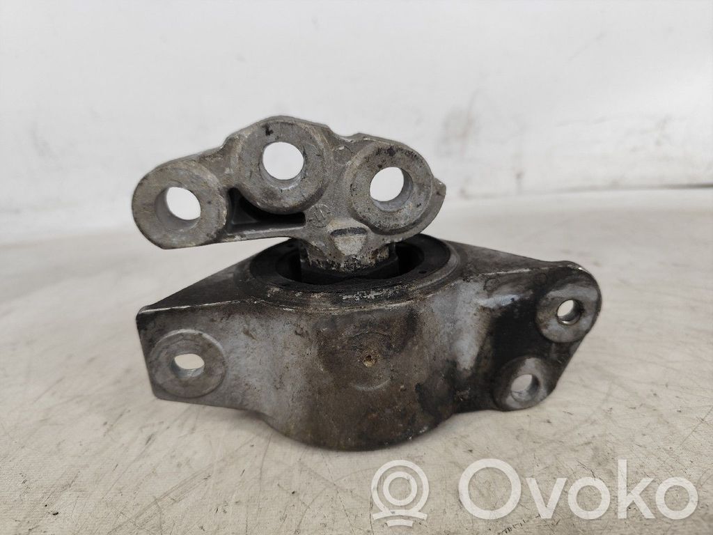Fiat Grande Punto Engine mount bracket 