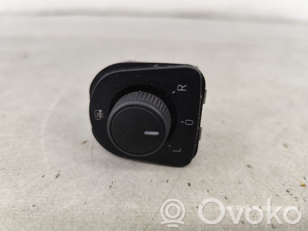Sivupeilin kytkin   5F0959565D