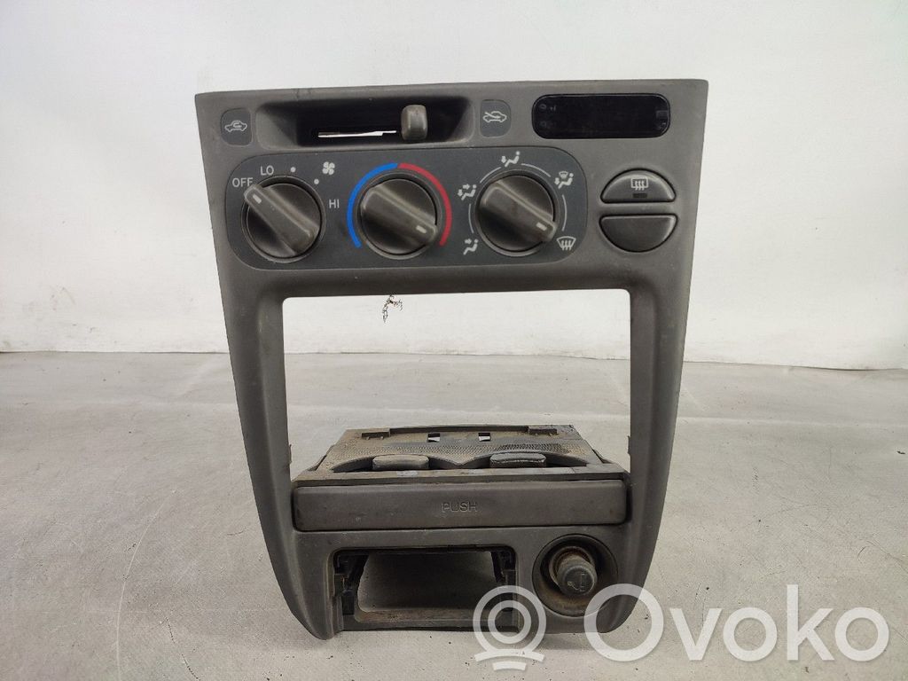 Toyota Corolla E90 Mascherina unità principale autoradio/GPS 