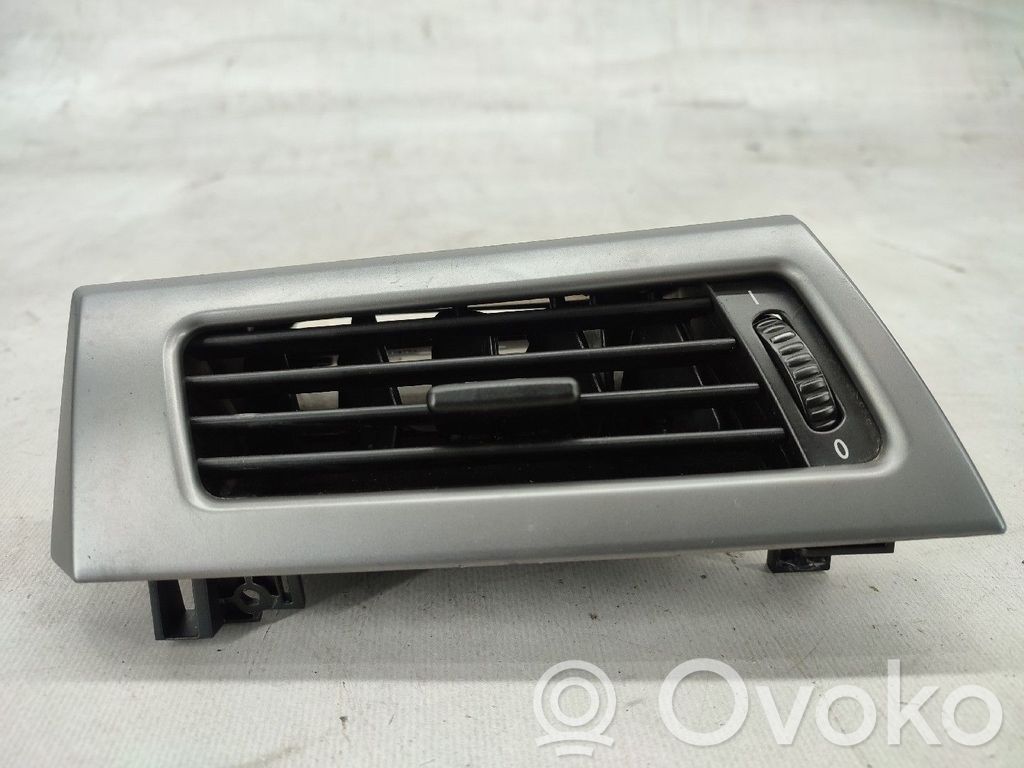 Rejilla de ventilación central del panel   64226910731