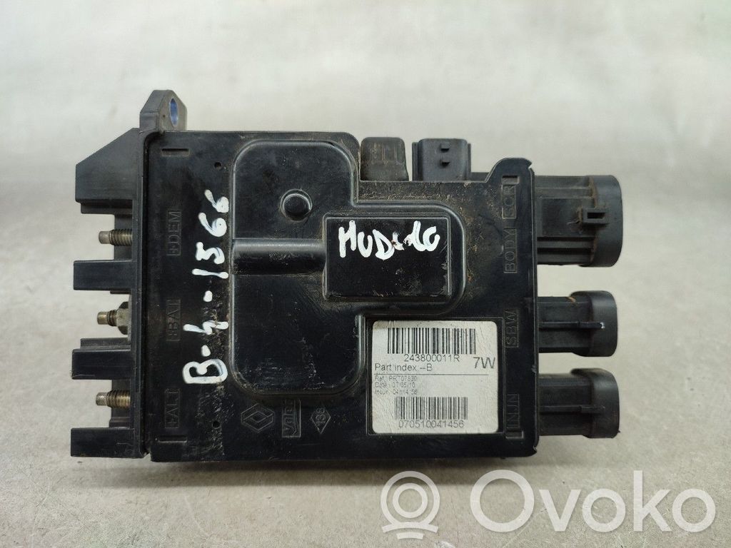 Motorsteuergerät/-modul   243800011R