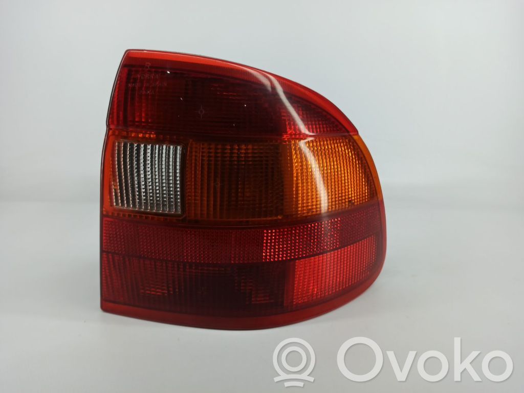 Opel Astra F Feux arrière / postérieurs 