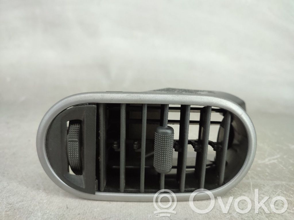 Opel Agila B Rejilla de ventilación central del panel 