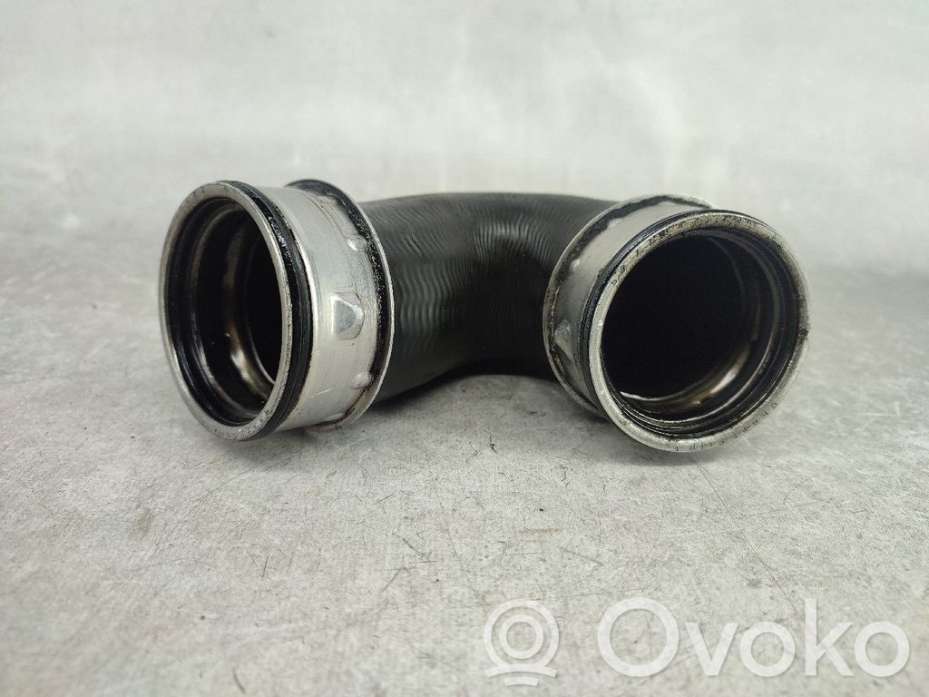 Volkswagen PASSAT B5 Tubo flessibile intercooler 