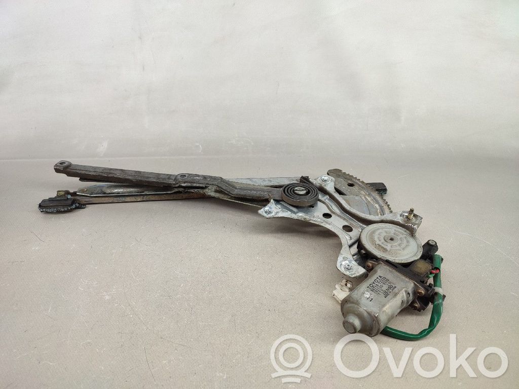 Toyota Corolla Verso E110 Meccanismo di sollevamento del finestrino anteriore senza motorino 