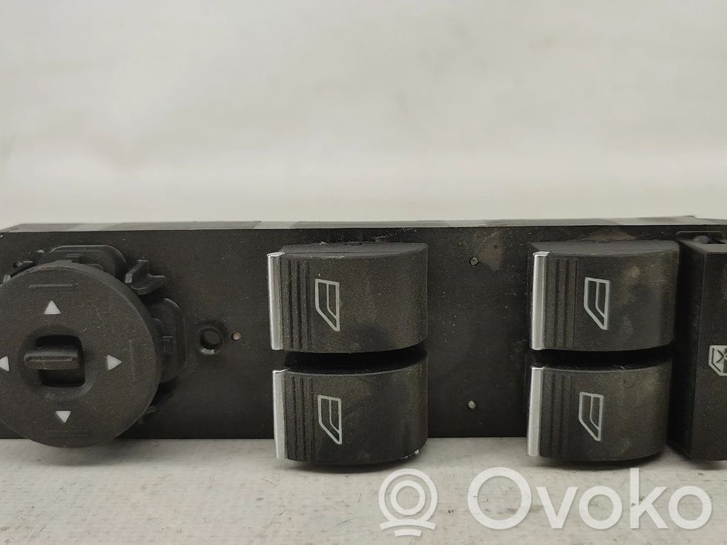 Interrupteur commade lève-vitre   F1ET14A132AC,3S010138817,CMAX,FIESTAVI,KUGAII