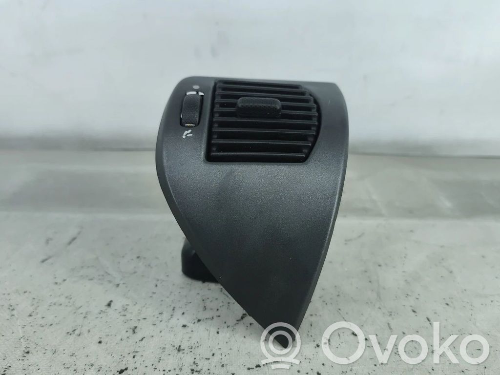 Grille d'aération centrale