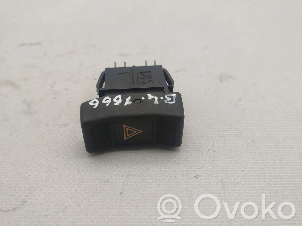 Botón interruptor de luz de peligro