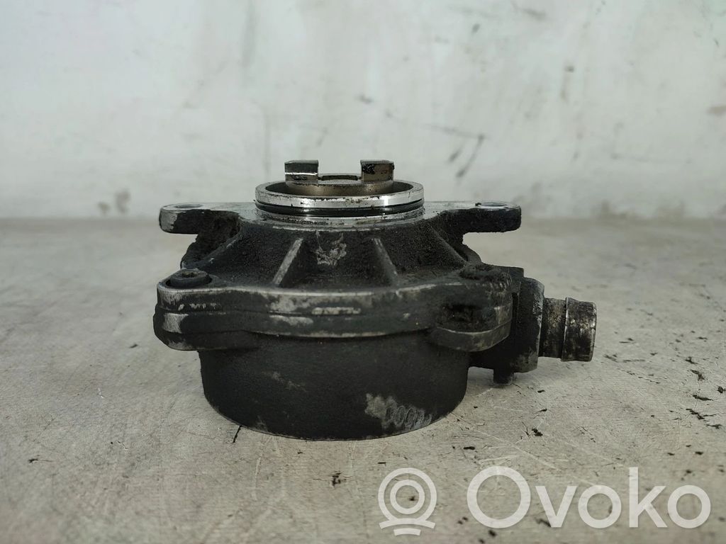 Vacuum pump   8200102535