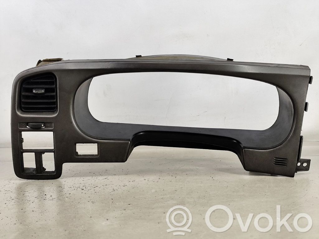 Nissan Primera Garniture de tableau de bord