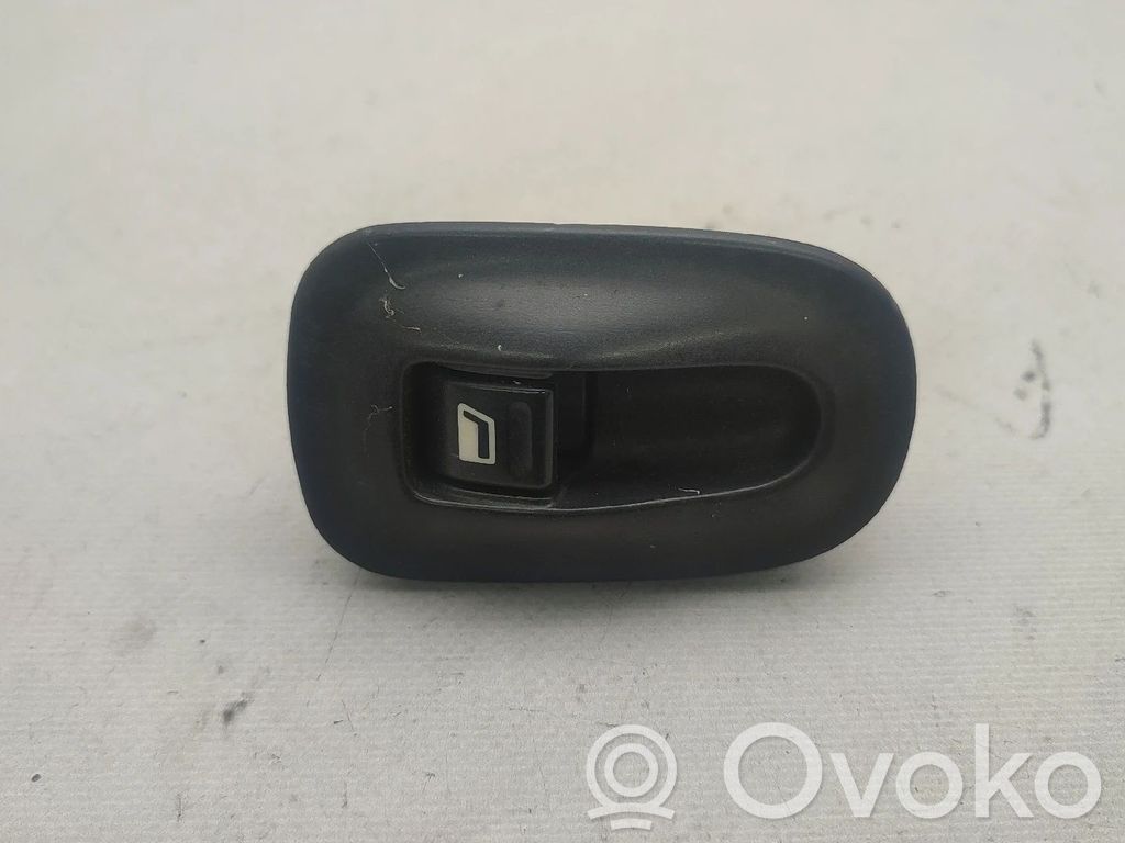 Electric window control switch   E25326