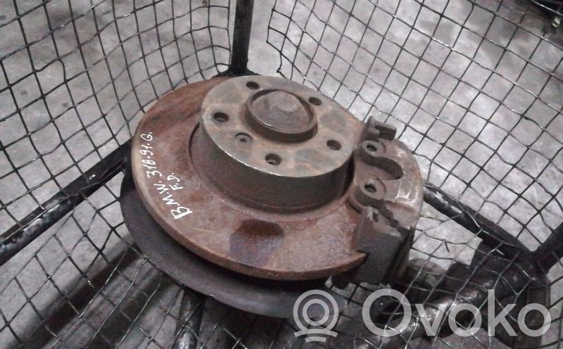 Front wheel hub spindle knuckle