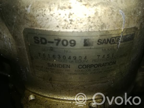 Peugeot 405 Air conditioning (A/C) compressor (pump) 