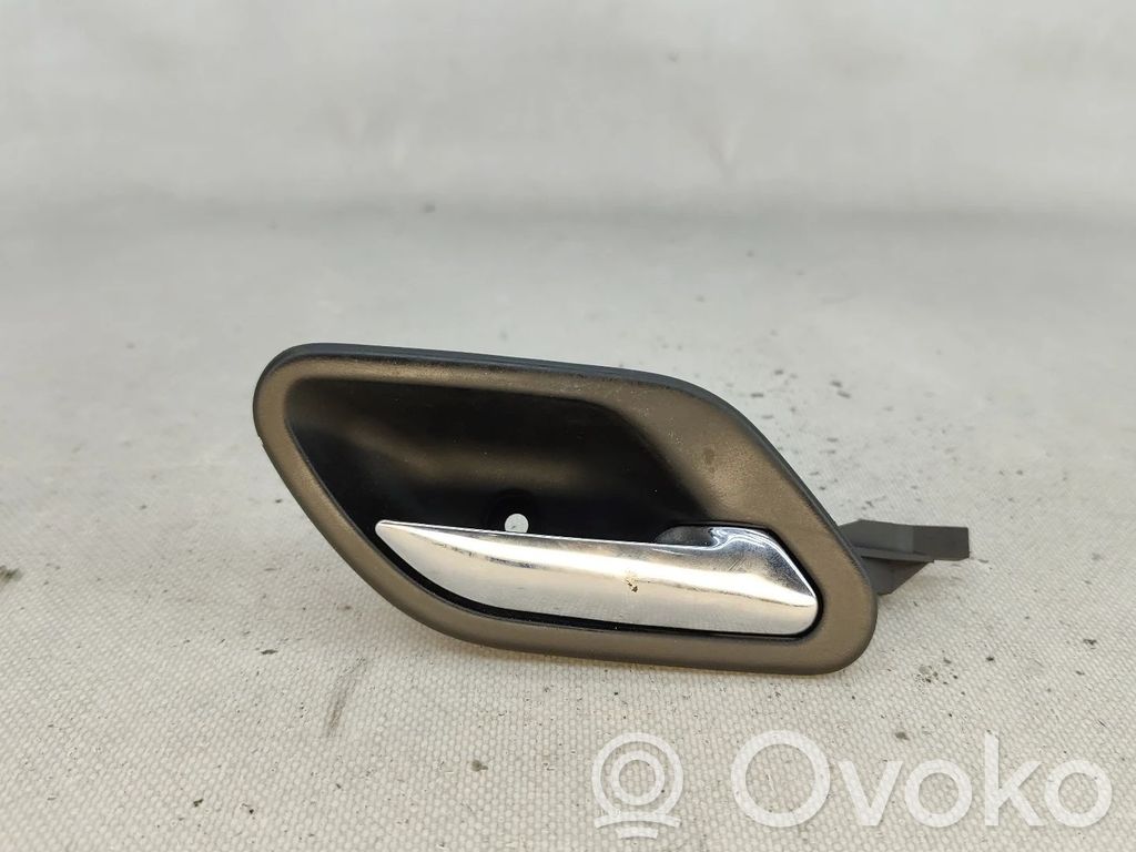 Front door exterior handle/bracket   8226050