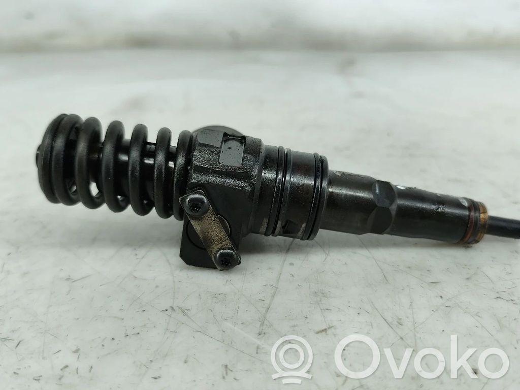 Volkswagen Golf IV Injector combustibil 