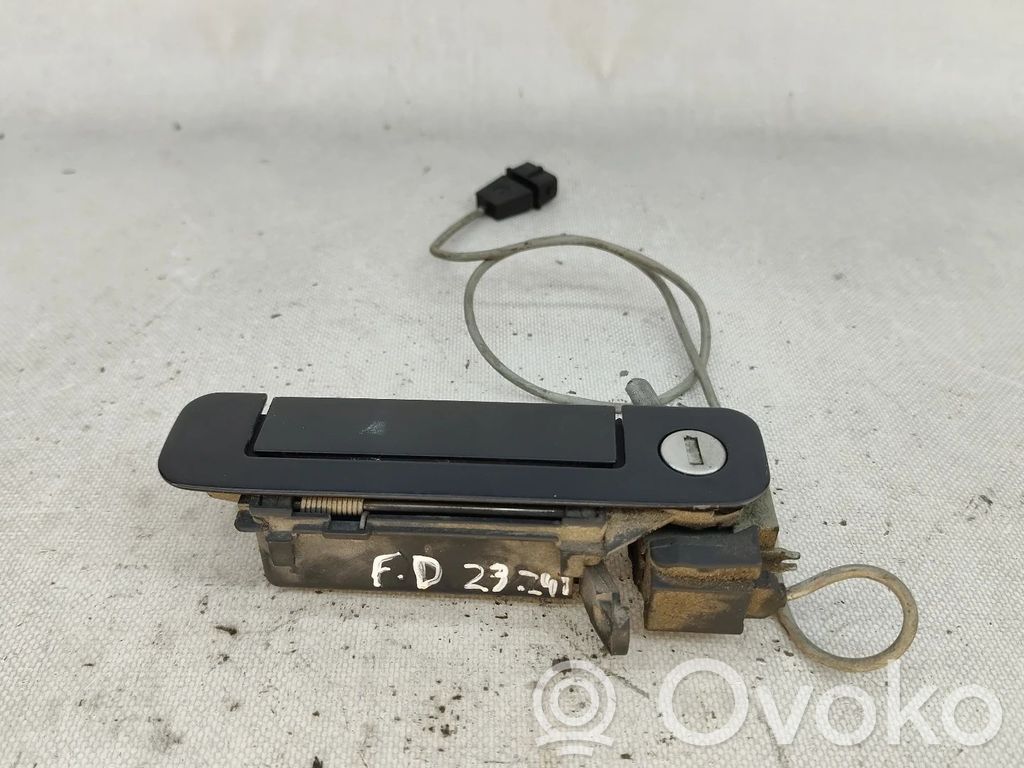 Manecilla externa puerta delantera   4A0837206,8D0837208A