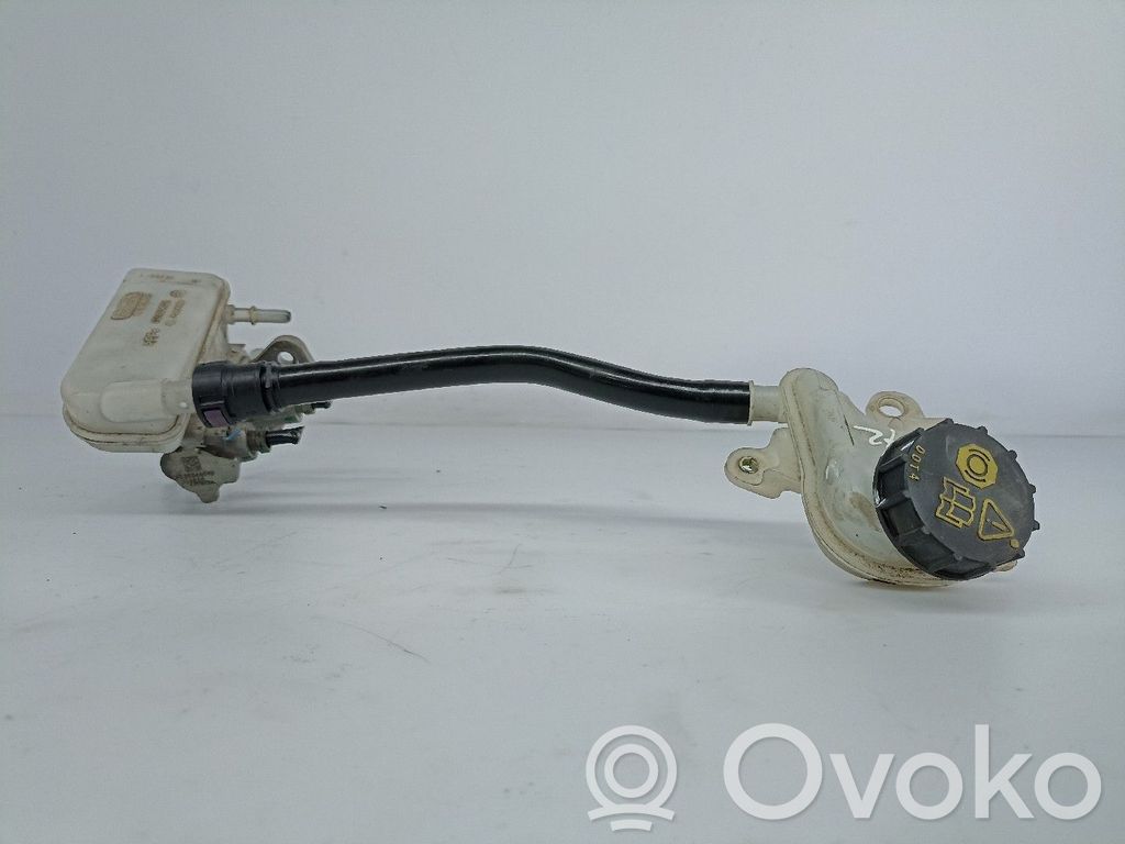 Master brake cylinder   Y24653,0204054029