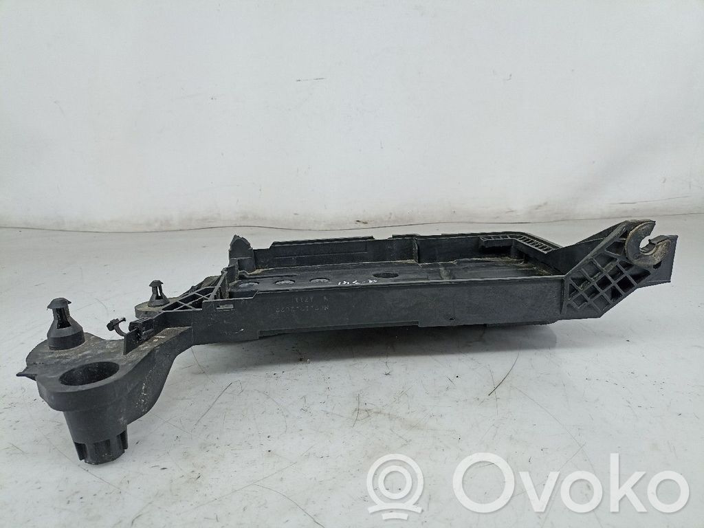 Base (soporte)   5Q0915321K