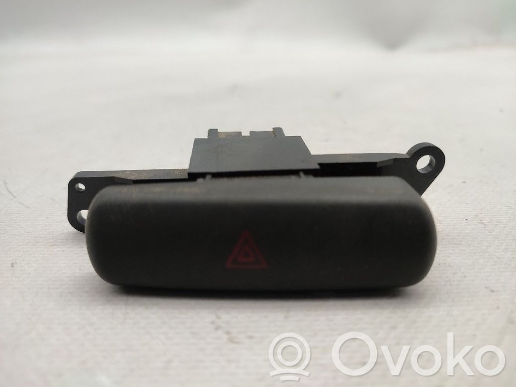 Botón interruptor de luz de peligro   MR114083,9PINOS