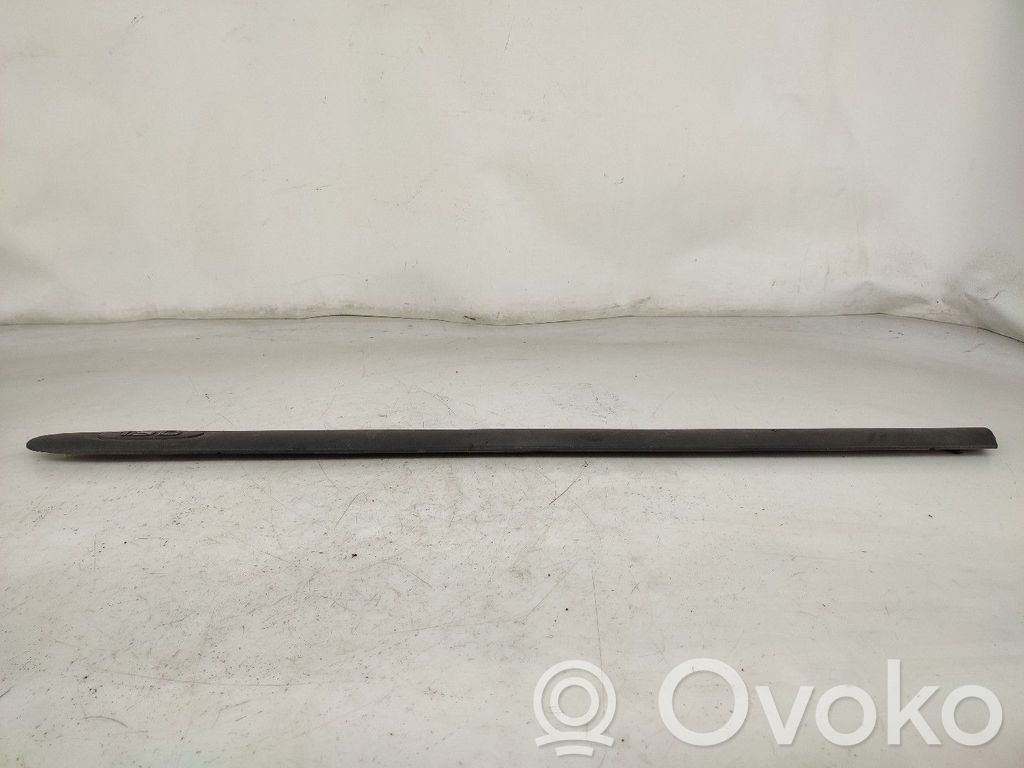 Renault Clio II Priekšpusē durvju dekoratīvā apdare (moldings) 