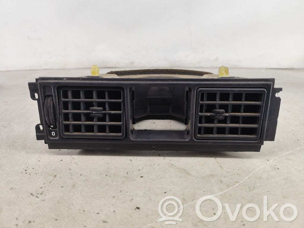 Opel Kadett E Centrinės oro grotelės 