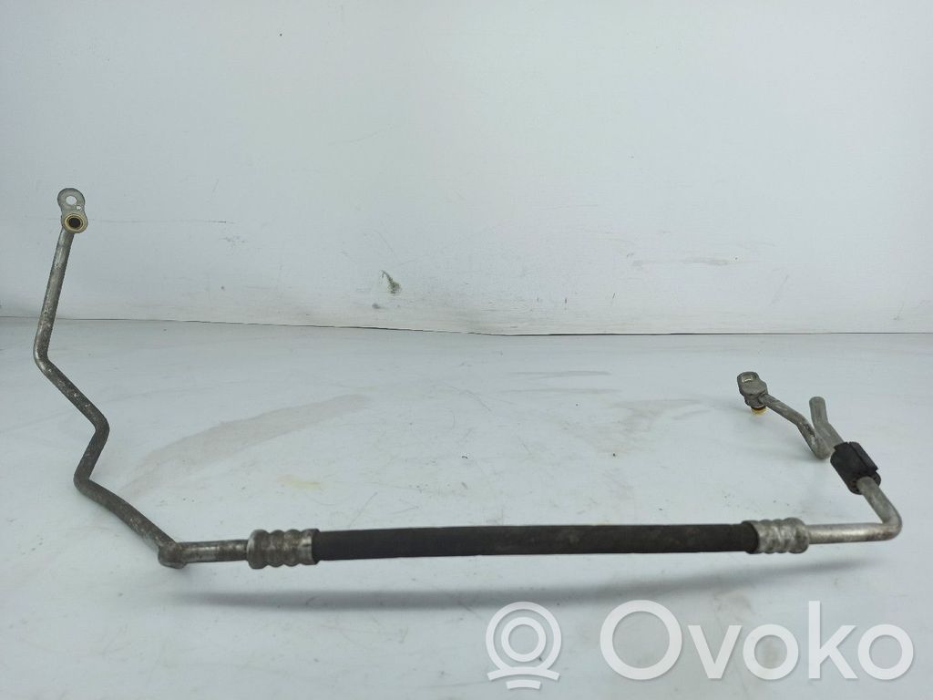 BMW 1 E81 E87 Ilmastointilaitteen putki (A/C) 