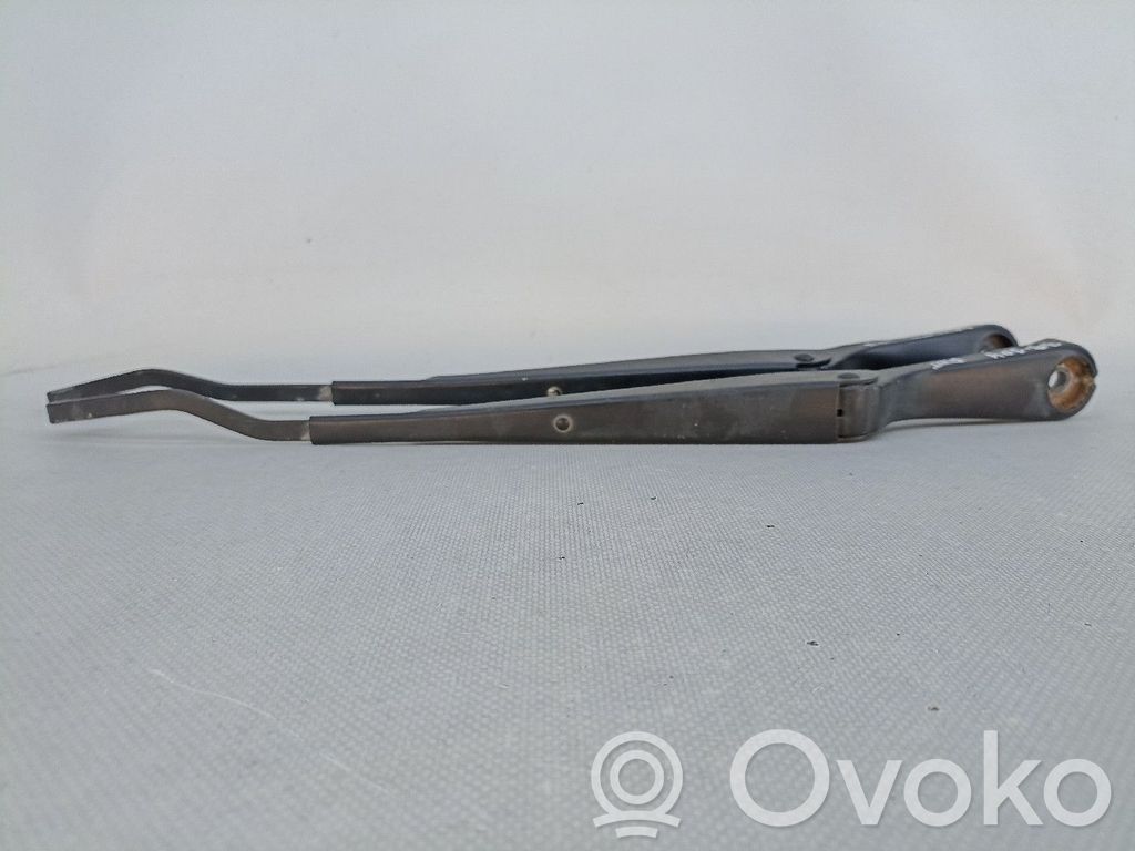 Front wiper blade arm   NV