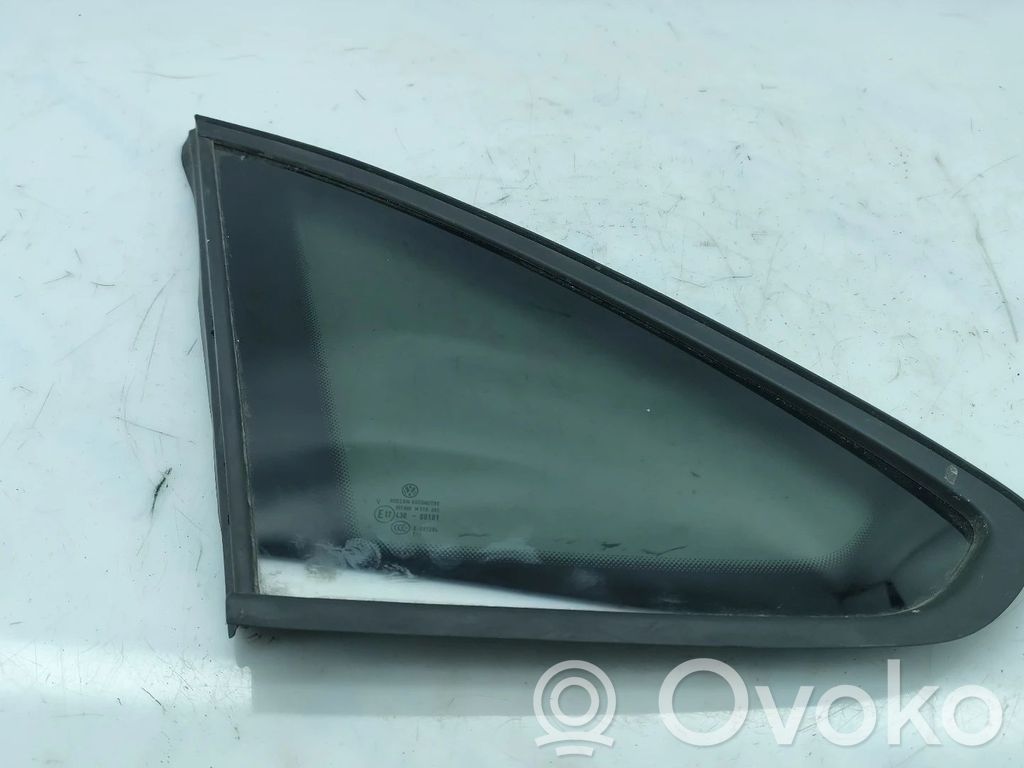 Volkswagen Taigo Geam lateral spate 
