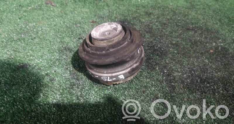 Engine mount bracket
