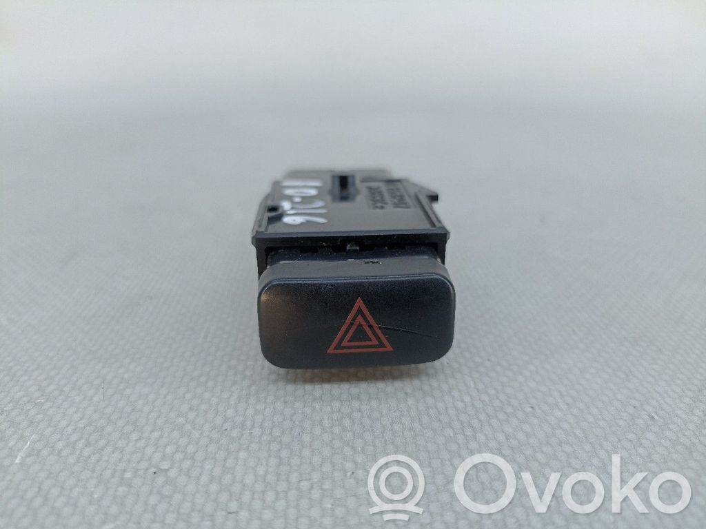 Toyota Corolla E110 Botón interruptor de luz de peligro