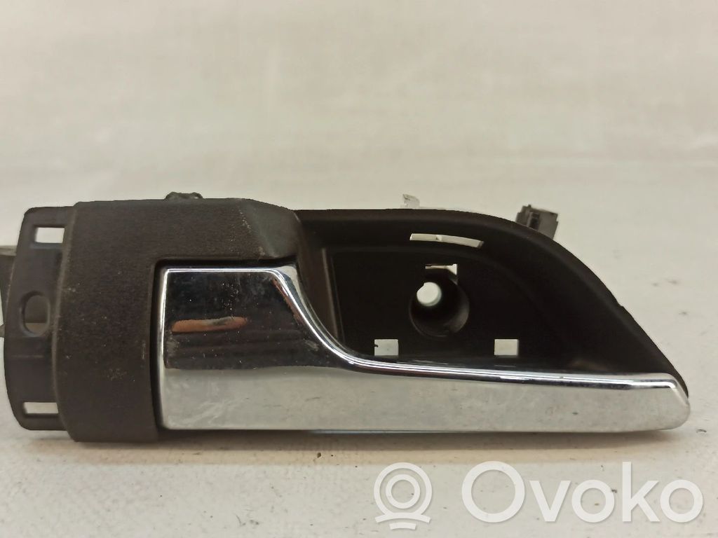 Manecilla interna puerta delantera   68404