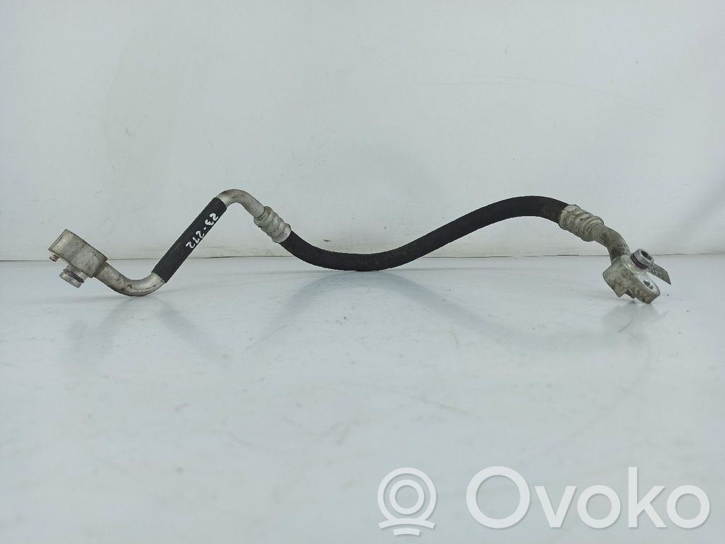Ilmastointilaitteen putki (A/C)   8T0260701C
