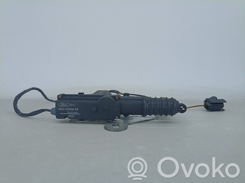 Mazda 323 F Loading door lock 