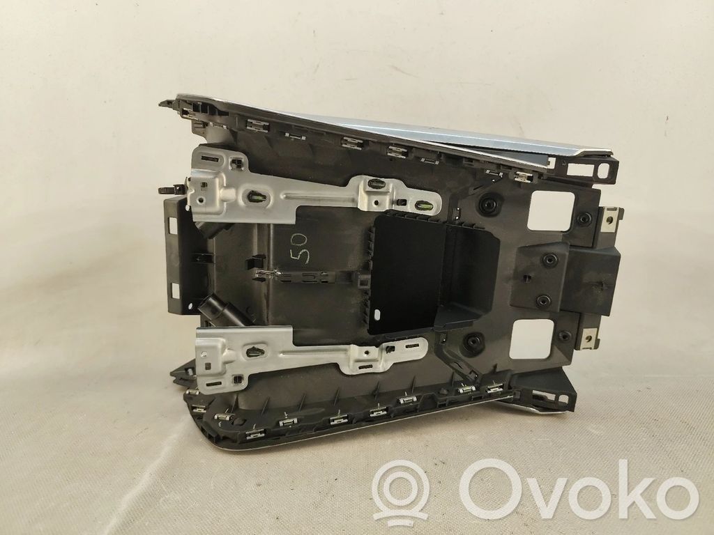 Centrālā konsole   J9D3044C73A
