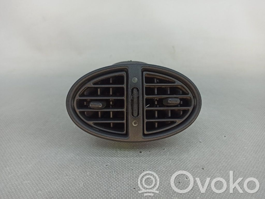 Grille d'aération centrale   JBD100850