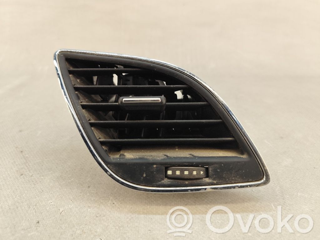 Seat Leon (5F) Kojelaudan keskiosan tuuletussuuttimen ritilä 