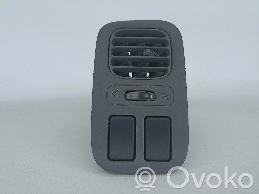 Nissan King Cab, Navara Rejilla de ventilación central del panel 