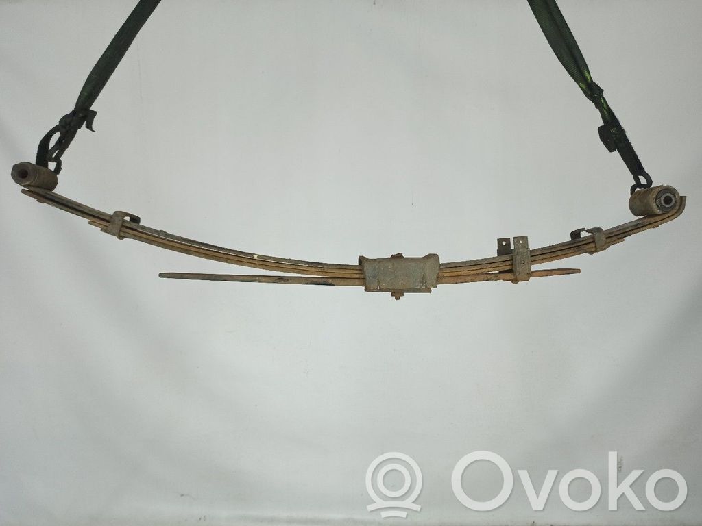 Mitsubishi L400, Space Gear Arc elicoidal spate 