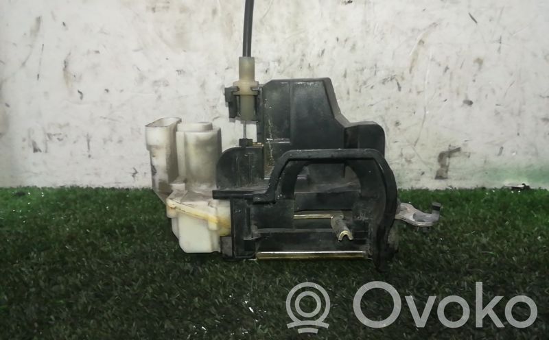 Cerradura de puerta delantera