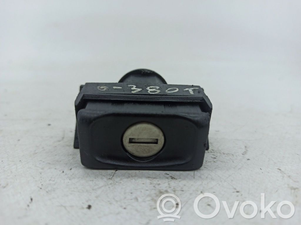 Volkswagen Polo II 86C 2F Cerradura del portón trasero