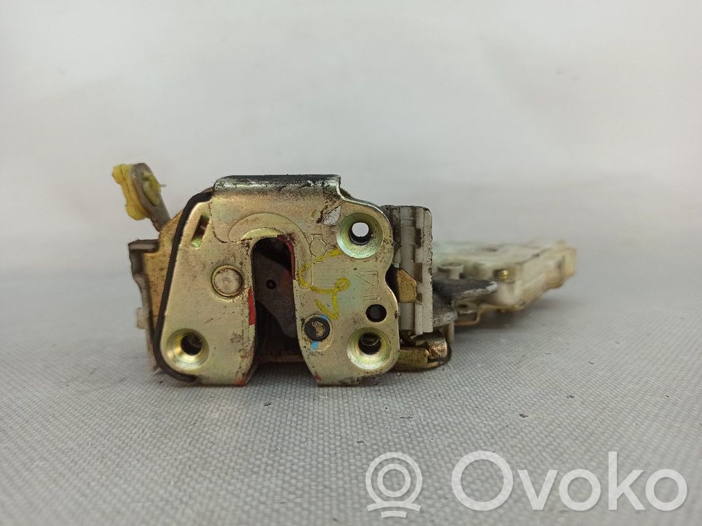 Nissan Terrano Încuietoare ușă față 