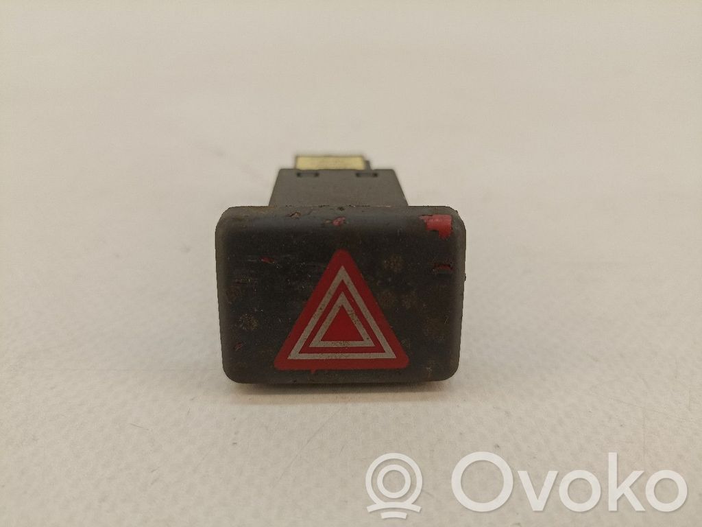 Audi A4 S4 B6 8E 8H Hätävilkkujen kytkin