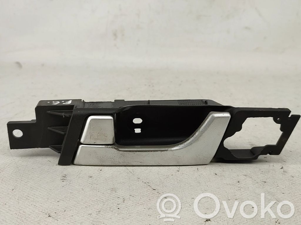 Front door interior handle   SWC200401