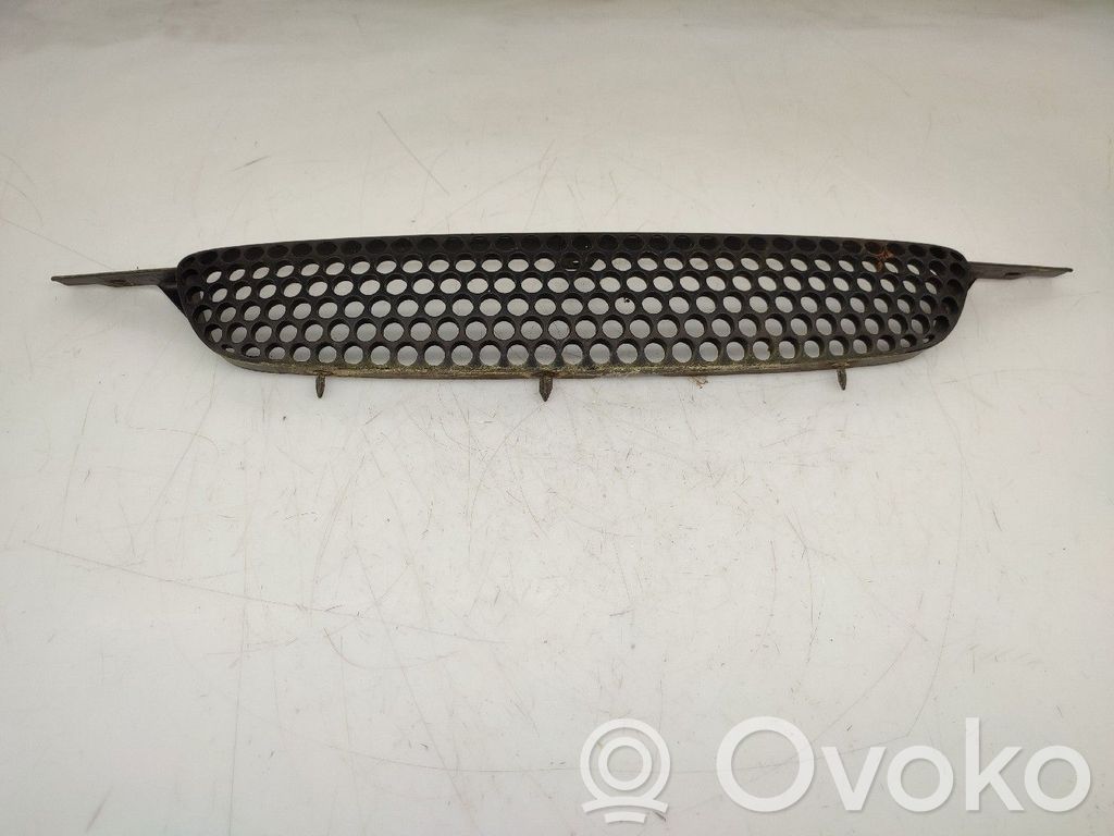 Rejilla delantera   531111A300