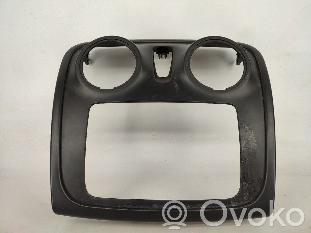 Dacia Sandero Rămă unitate radio/GPS 