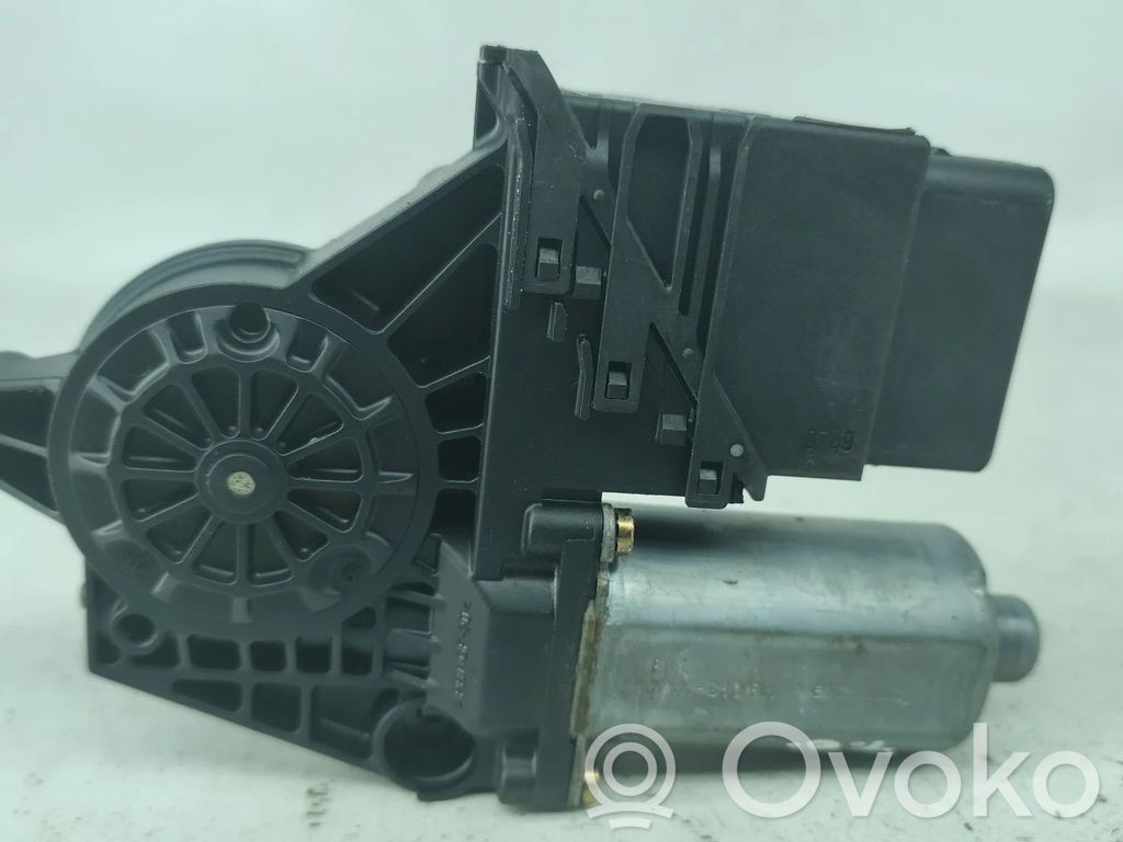 Volkswagen PASSAT B5 Motor macara geam ușă spate 