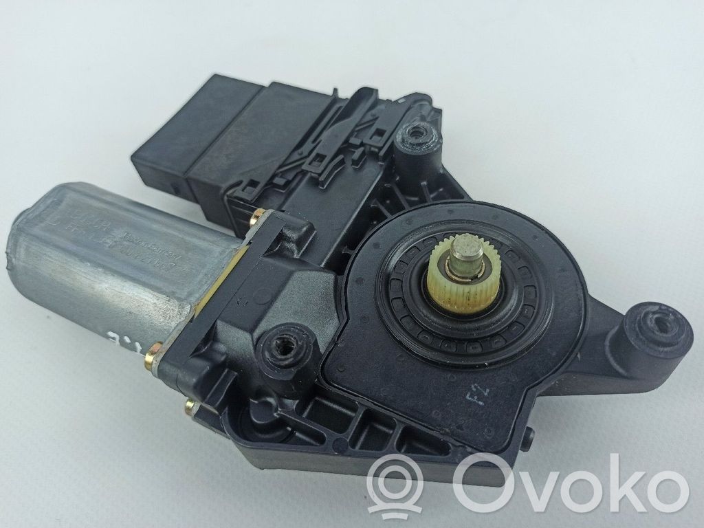 Volkswagen PASSAT B5 Motor macara geam ușă spate 