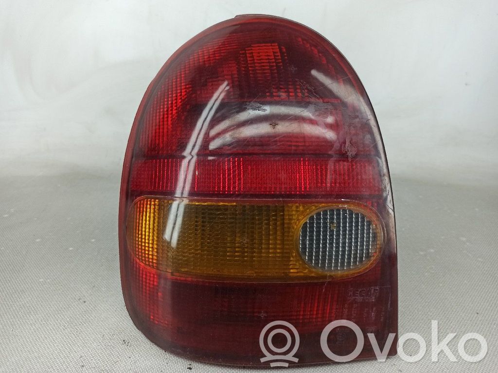 Opel Corsa B Aizmugurējais lukturis pārsegā 